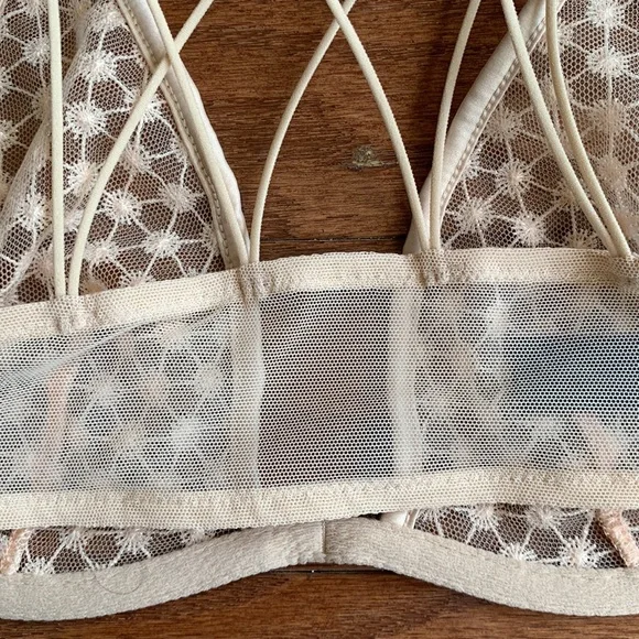 NWT Victoria's Secret Very Sexy Starburst Plunge Bra Cream Underwire Unlined 32B - Picture 9 of 13